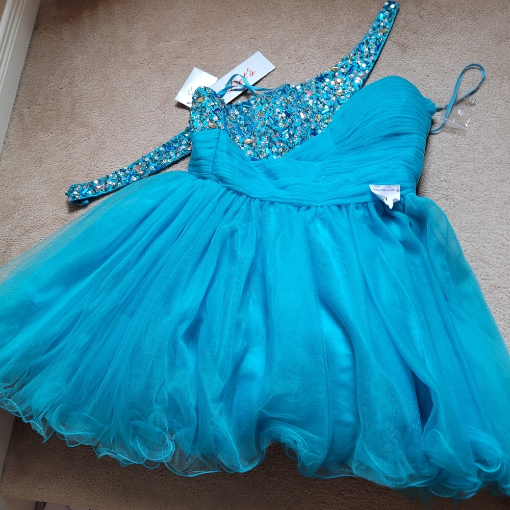 PROM/GRAD DRESS ๐ - Picture 2 of 10
